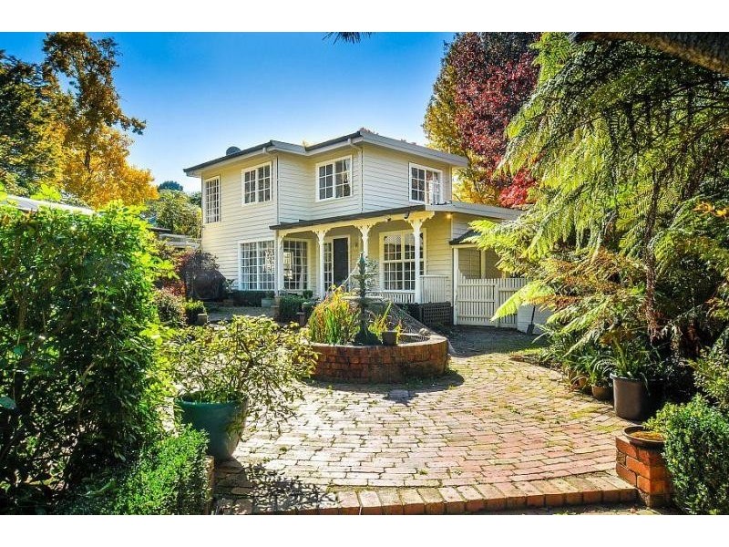 8 The Crescent, Sassafras VIC 3787