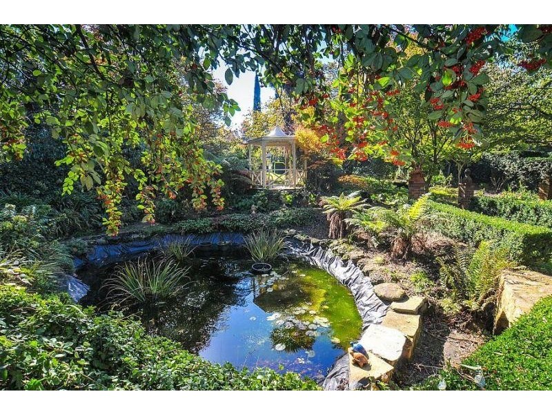 8 The Crescent, Sassafras VIC 3787