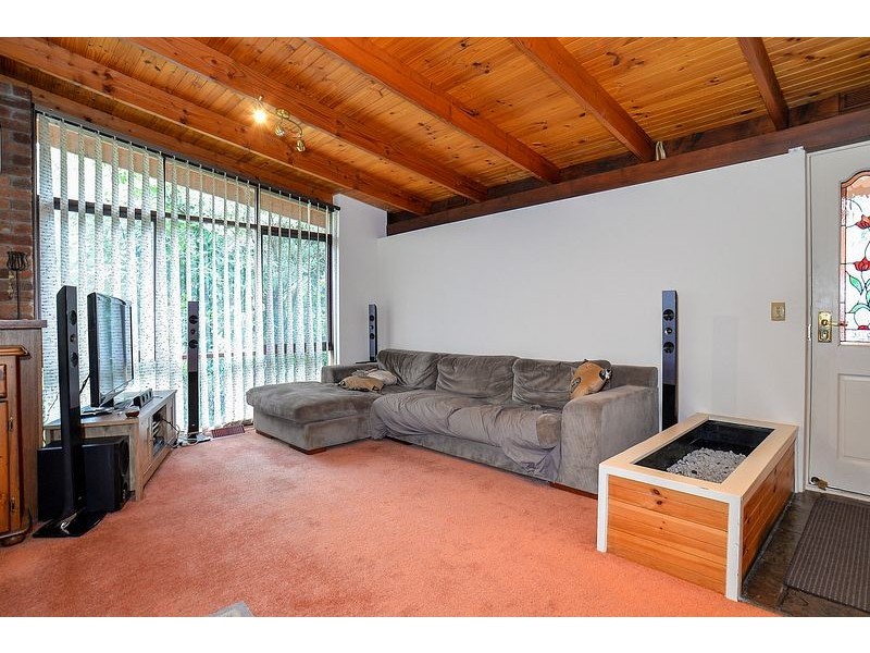 8 Caroline Crescent, Emerald VIC 3782