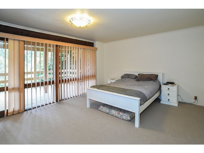 8 Caroline Crescent, Emerald VIC 3782