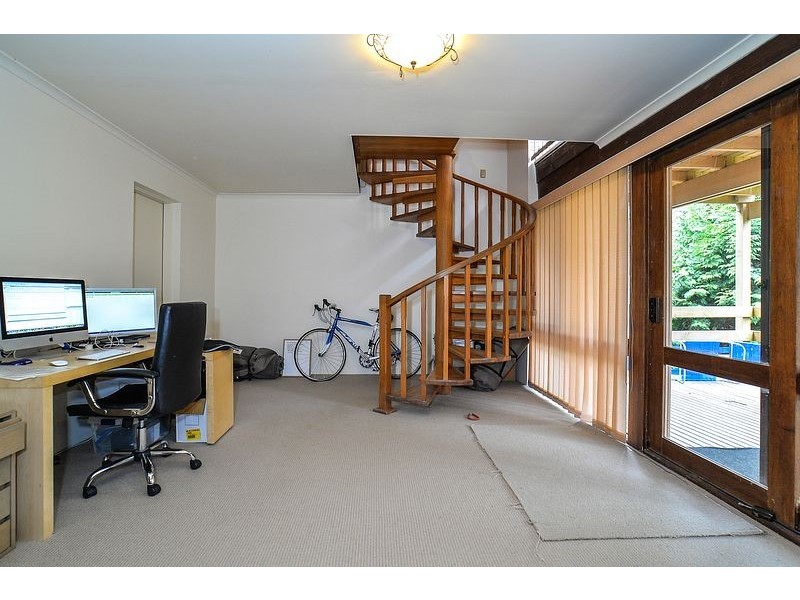 8 Caroline Crescent, Emerald VIC 3782