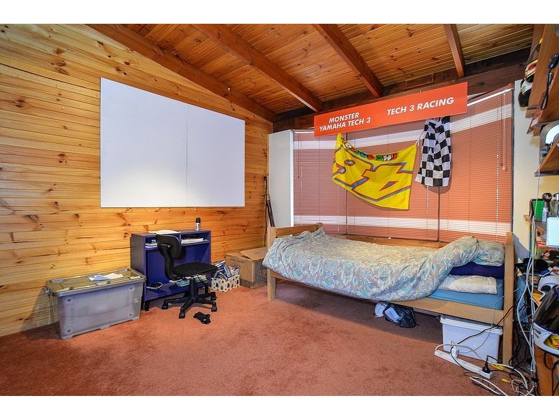 8 Caroline Crescent, Emerald VIC 3782