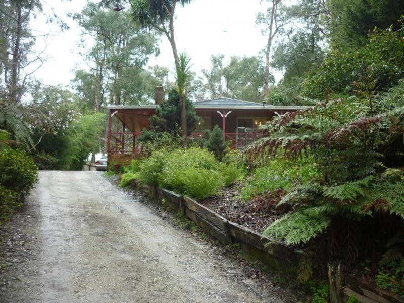 4 Nangana Street, Cockatoo VIC 3781