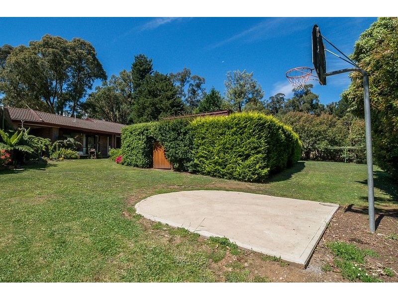 2 Andrew Court, Emerald VIC 3782