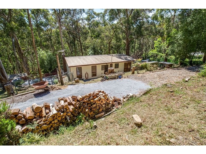 14 Johns Road, Selby VIC 3159