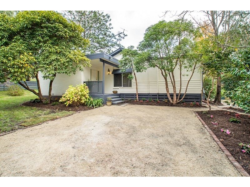 11 Pioneer Avenue, Upwey VIC 3158