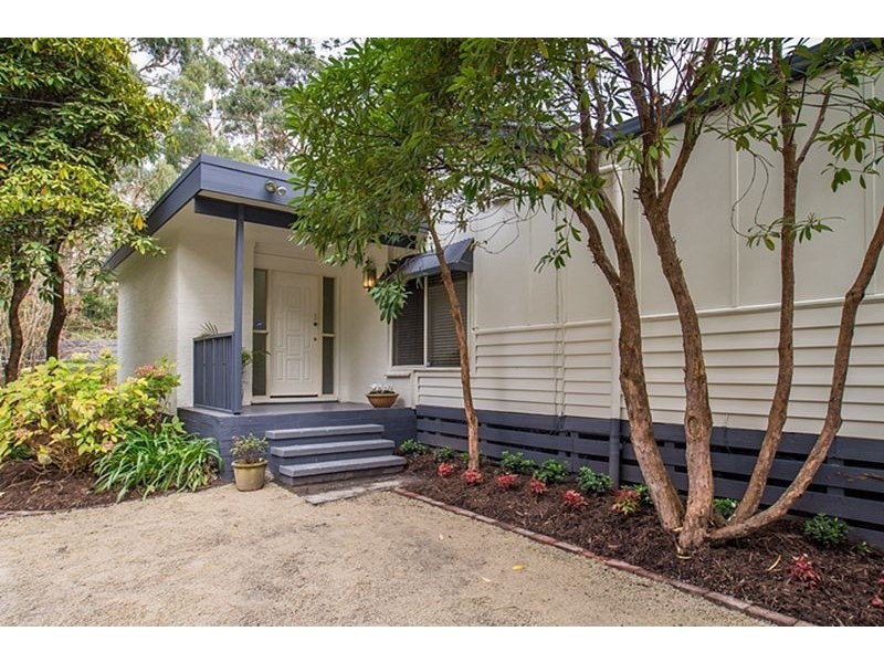 11 Pioneer Avenue, Upwey VIC 3158