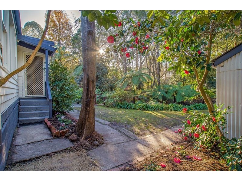 11 Pioneer Avenue, Upwey VIC 3158