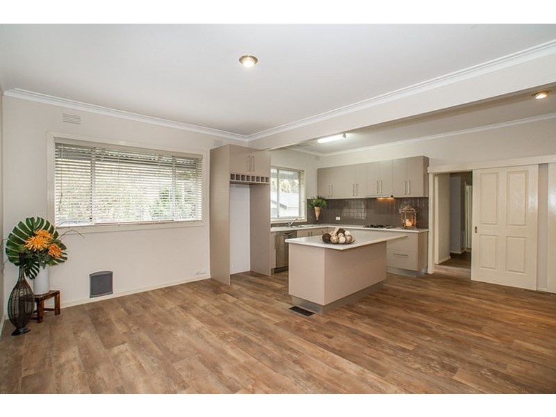 11 Pioneer Avenue, Upwey VIC 3158