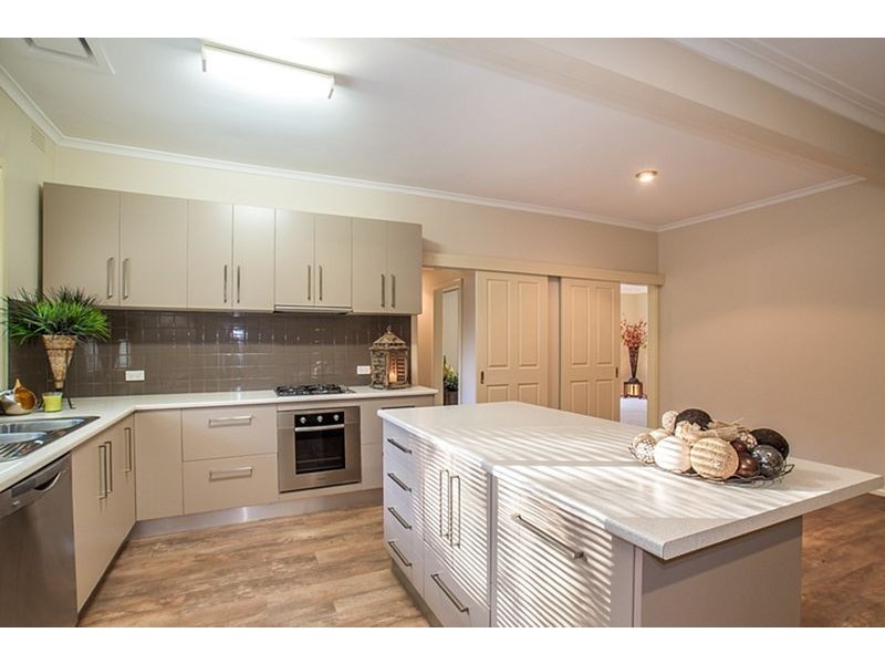 11 Pioneer Avenue, Upwey VIC 3158