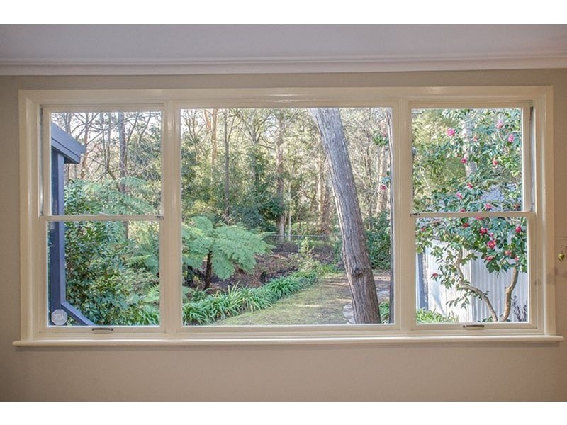 11 Pioneer Avenue, Upwey VIC 3158
