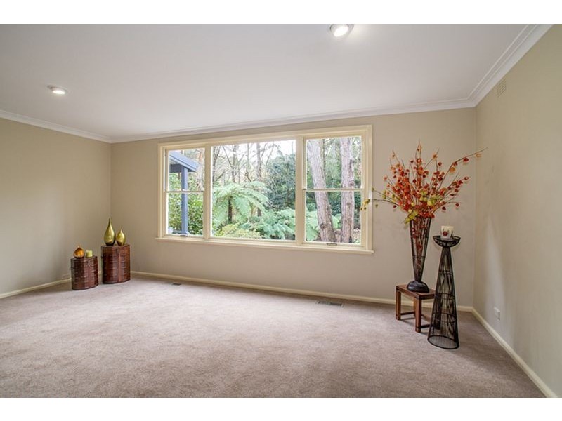 11 Pioneer Avenue, Upwey VIC 3158