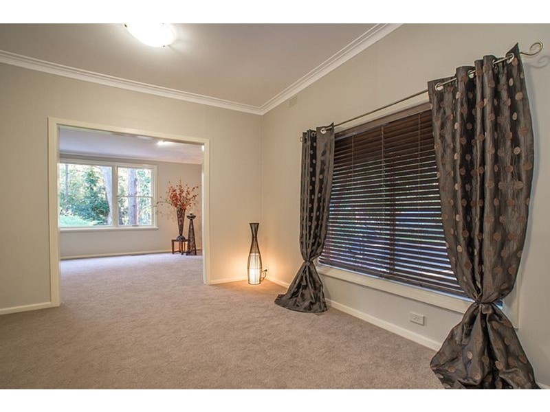 11 Pioneer Avenue, Upwey VIC 3158