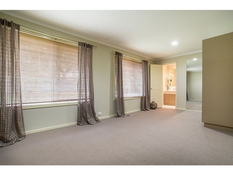 11 Pioneer Avenue, Upwey VIC 3158