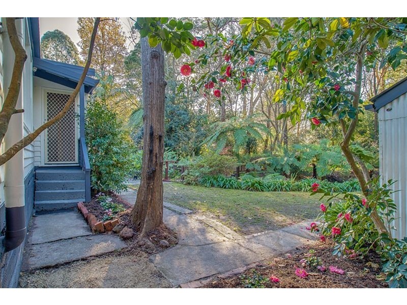 11 Pioneer Avenue, Upwey VIC 3158