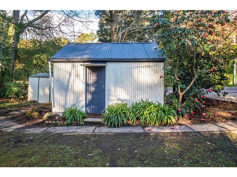 11 Pioneer Avenue, Upwey VIC 3158