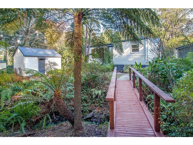 11 Pioneer Avenue, Upwey VIC 3158