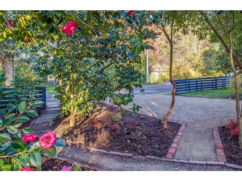 11 Pioneer Avenue, Upwey VIC 3158
