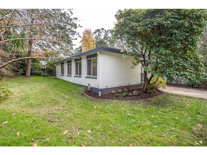 11 Pioneer Avenue, Upwey VIC 3158