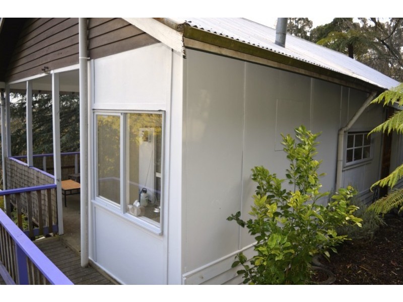 8 Eveline Road, Selby VIC 3159