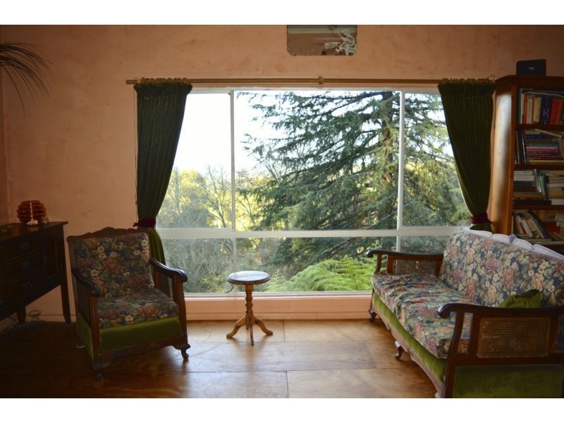 8 Eveline Road, Selby VIC 3159