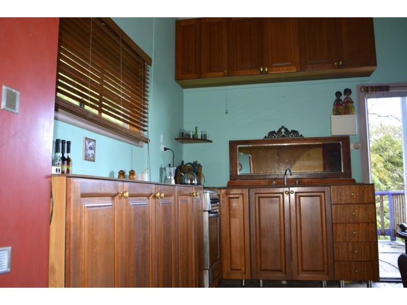 8 Eveline Road, Selby VIC 3159