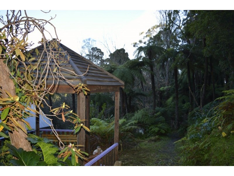 8 Eveline Road, Selby VIC 3159