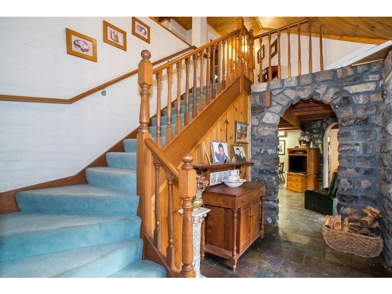 13 Grandview Grove, Menzies Creek VIC 3159