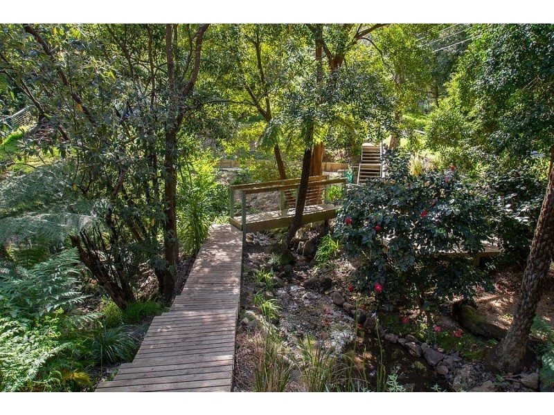 33 Mast Gully Road, Upwey VIC 3158