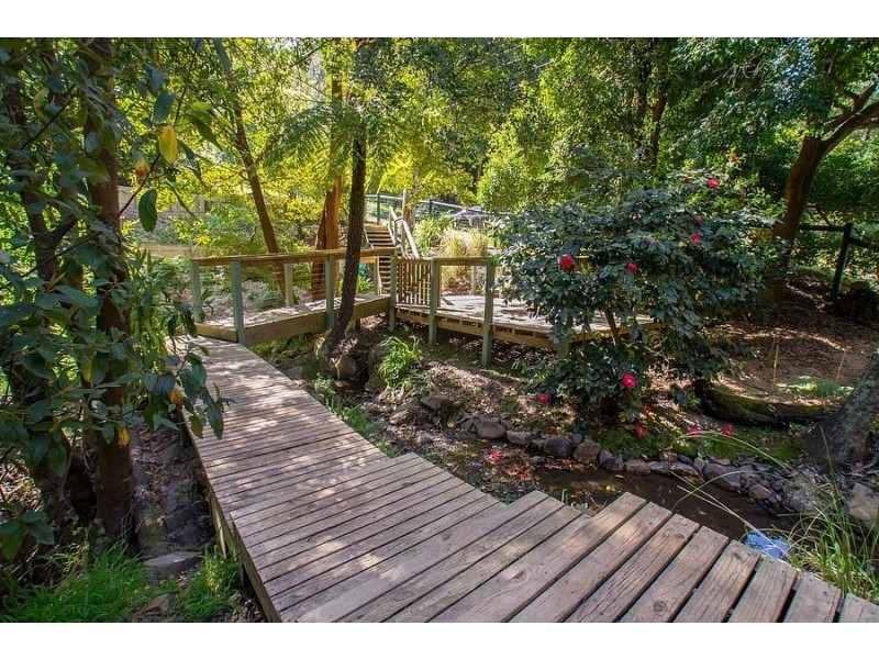 33 Mast Gully Road, Upwey VIC 3158