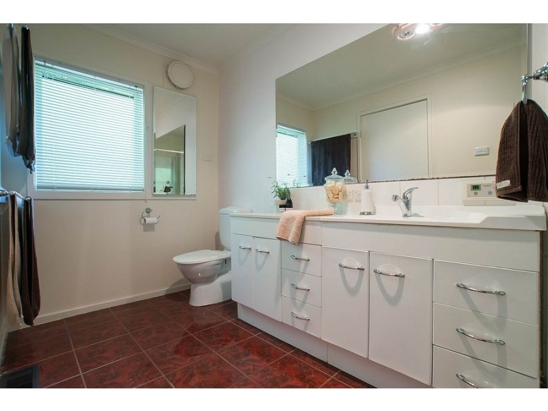 2 Thomas Street, Selby VIC 3159