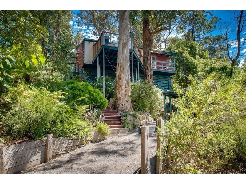 11 Bennett Avenue, Belgrave VIC 3160