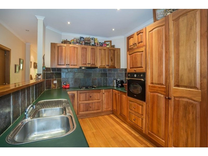 16 Anderson Road, Tecoma VIC 3160