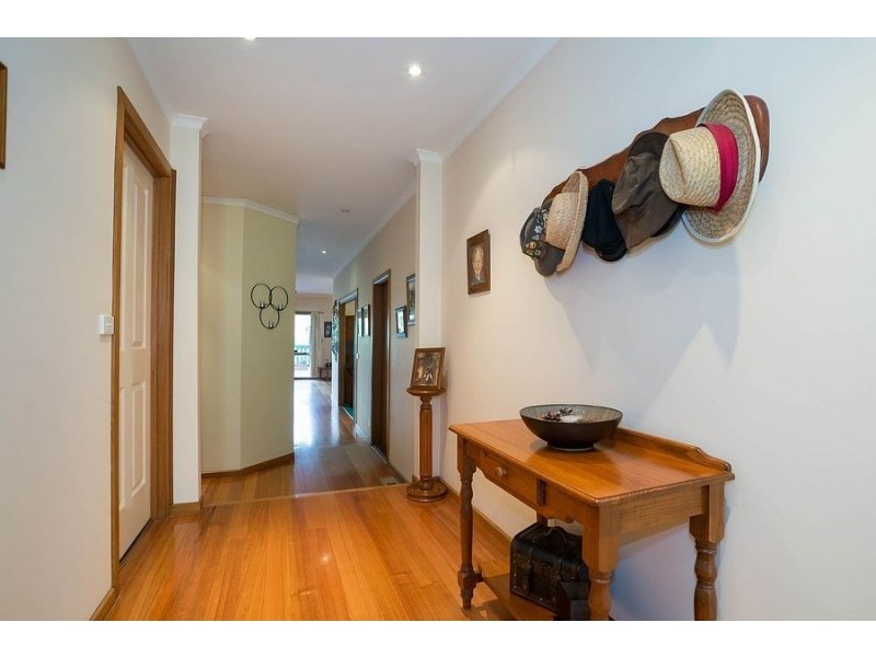 16 Anderson Road, Tecoma VIC 3160