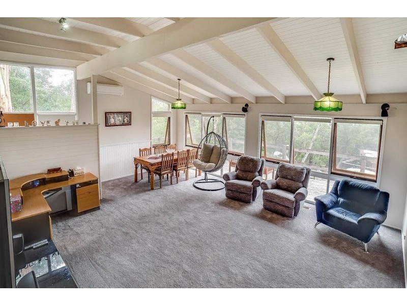 55 Temple Road, Selby VIC 3159