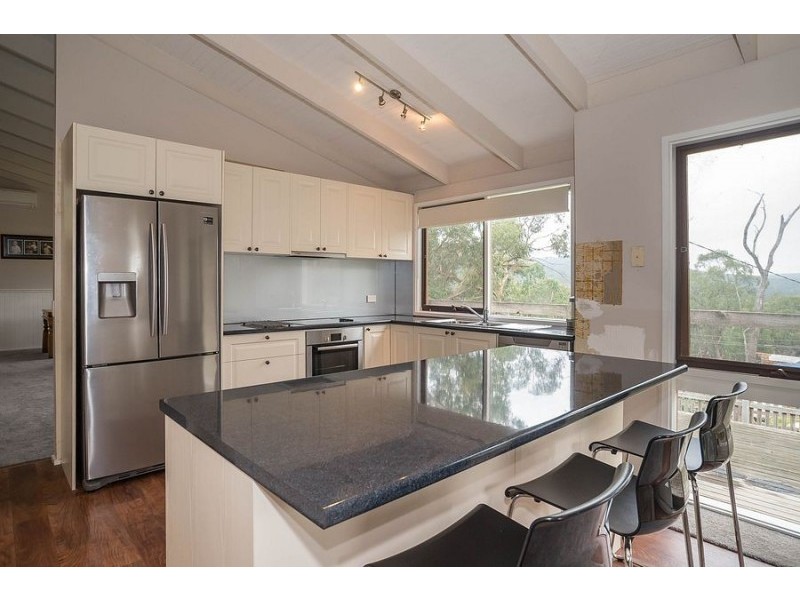 55 Temple Road, Selby VIC 3159