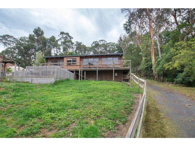 55 Temple Road, Selby VIC 3159