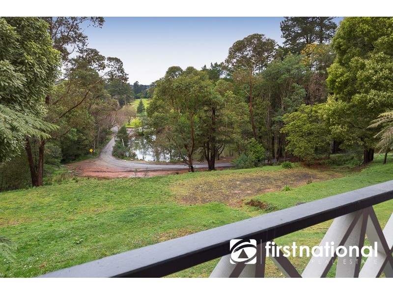 11 Sycamore Avenue, Emerald VIC 3782