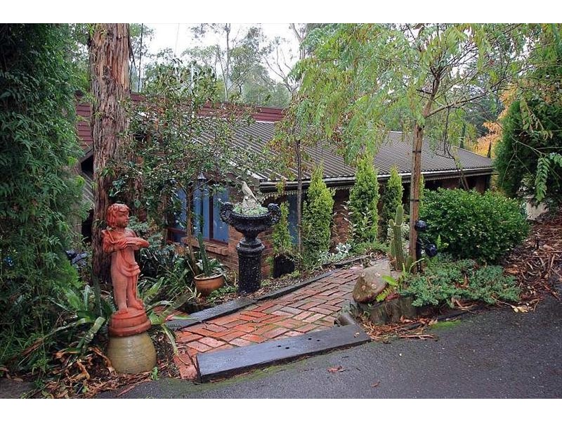 4 Runnymede Road, Belgrave VIC 3160