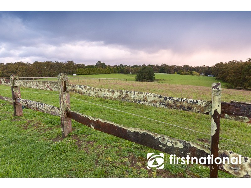 136 Amphlett Avenue, Cockatoo VIC 3781