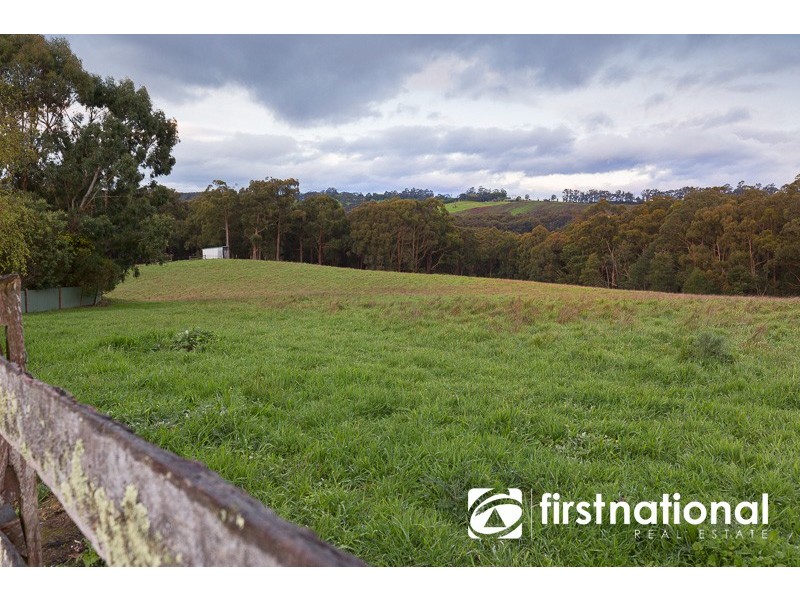 136 Amphlett Avenue, Cockatoo VIC 3781