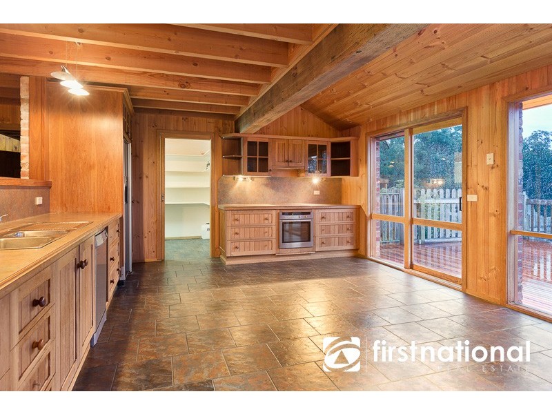 136 Amphlett Avenue, Cockatoo VIC 3781