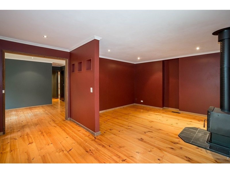 6 Hardy Street, Selby VIC 3159
