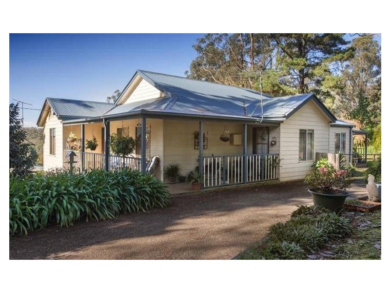 13 Seaview Road, Cockatoo VIC 3781
