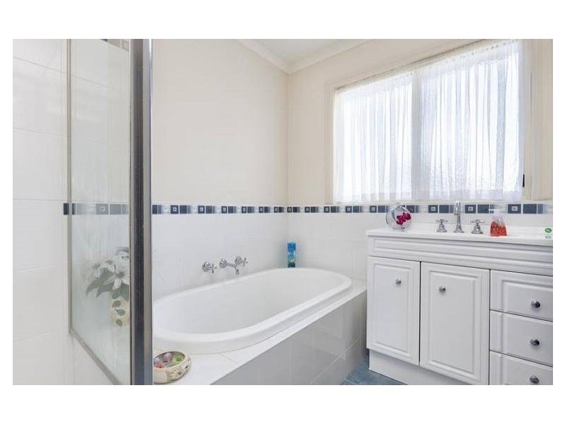 13 Seaview Road, Cockatoo VIC 3781
