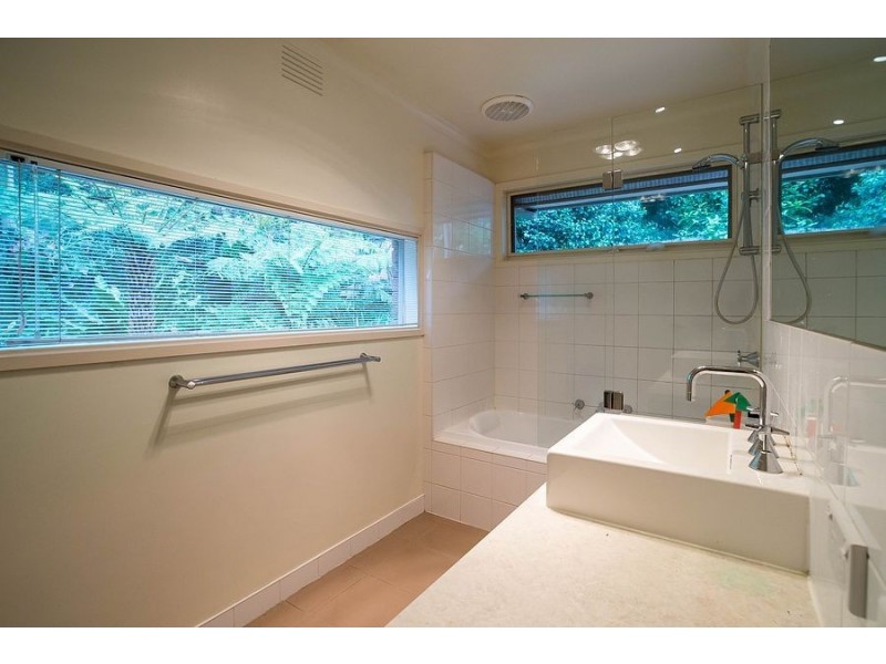 20 Aura Vale Road, Menzies Creek VIC 3159