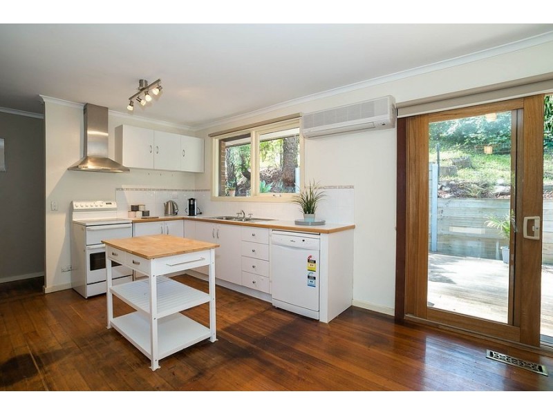 33 Hazel Grove, Tecoma VIC 3160