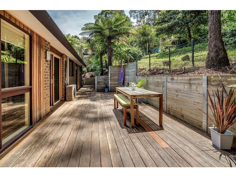 33 Hazel Grove, Tecoma VIC 3160