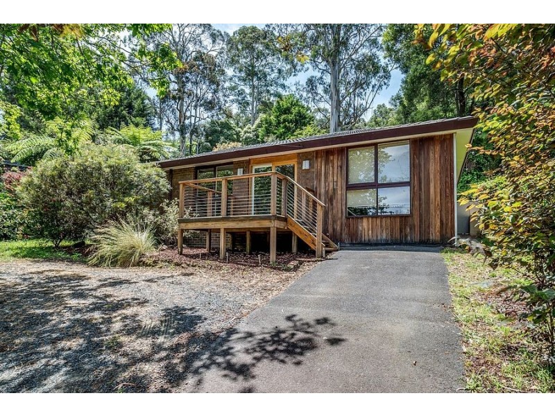33 Hazel Grove, Tecoma VIC 3160