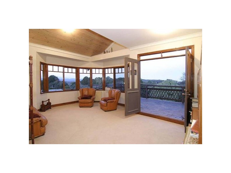 25 Heroes Avenue, Emerald VIC 3782